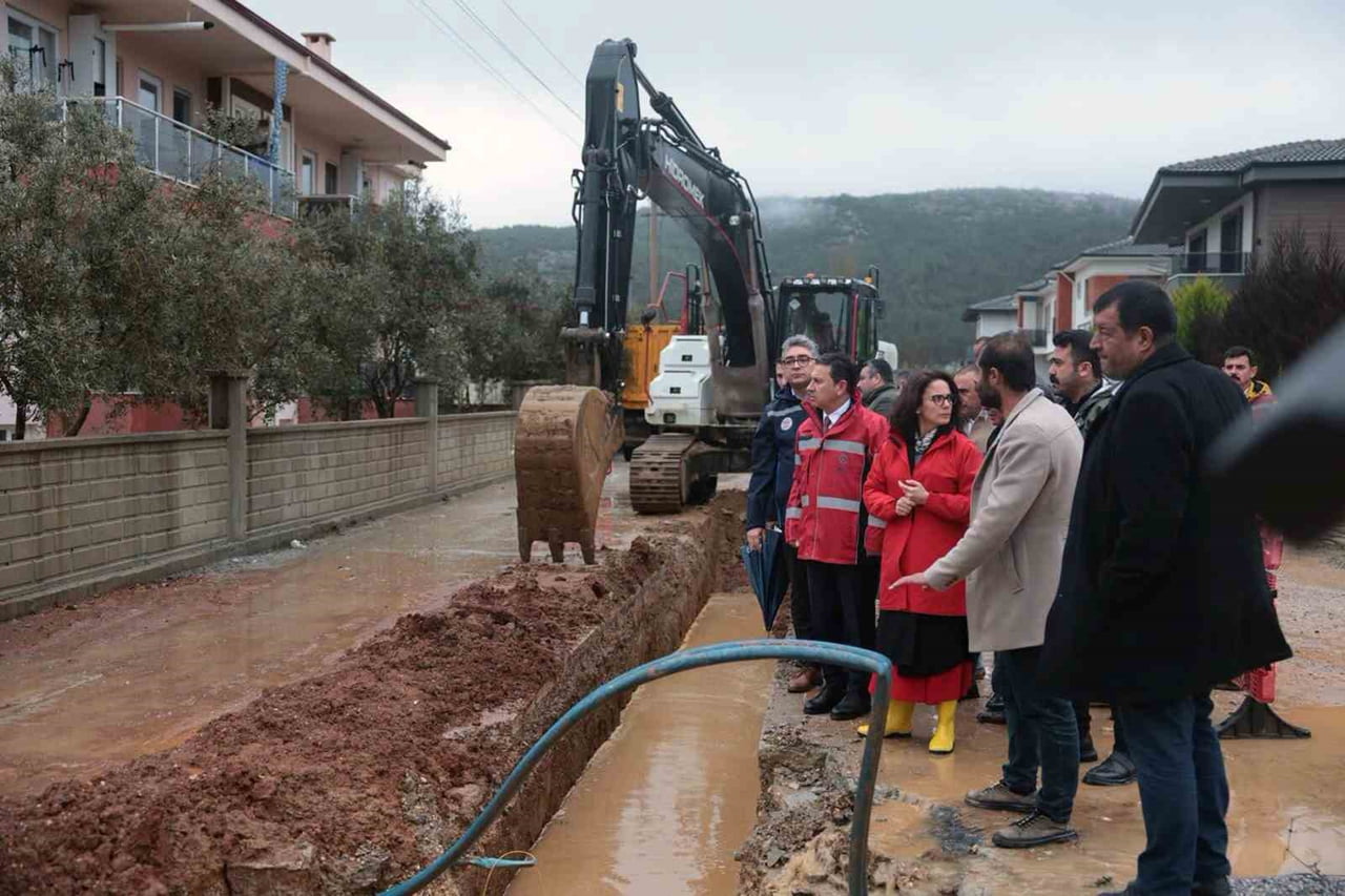 MUĞLA BÜYÜKŞEHİR BELEDİYESİ SU VE KANALİZASYON İDARESİ (MUSKİ) GENEL MÜDÜRLÜĞÜ EKİPLERİ, KENTİN...