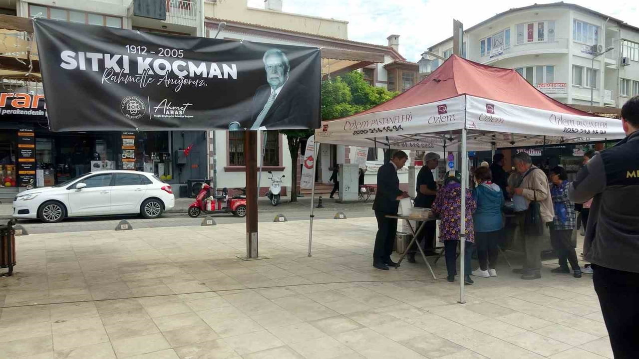 MUĞLA’DA SITKI DAVUT KOÇMAN ANISINA LOKMA HAYRI VE MEVLİT OKUTULDU