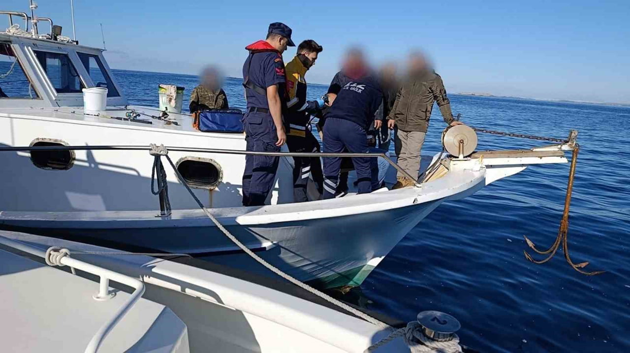 MUĞLA’NIN MİLAS İLÇESİ AÇIKLARINDA SEYREDEN ÖZEL TEKNEDE RAHATSIZLANAN VATANDAŞ İÇİN SAHİL...