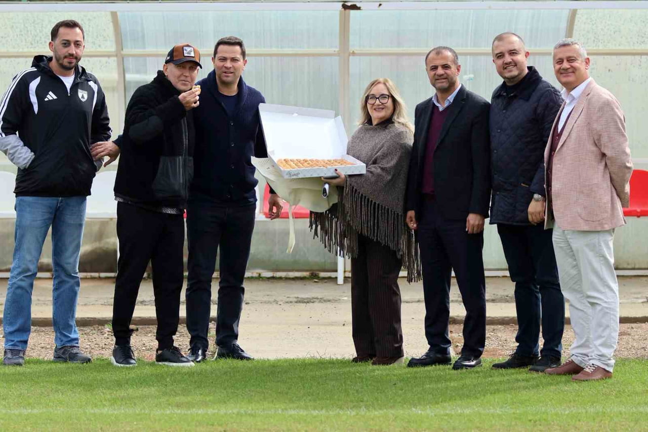 MUĞLASPOR BAŞKAN VEKİLİ MEHTAP ÇAHAN, KEMAL DİRİKAN TESİSLERİ’Nİ ZİYARET EDEREK FUTBOLCULARIN...