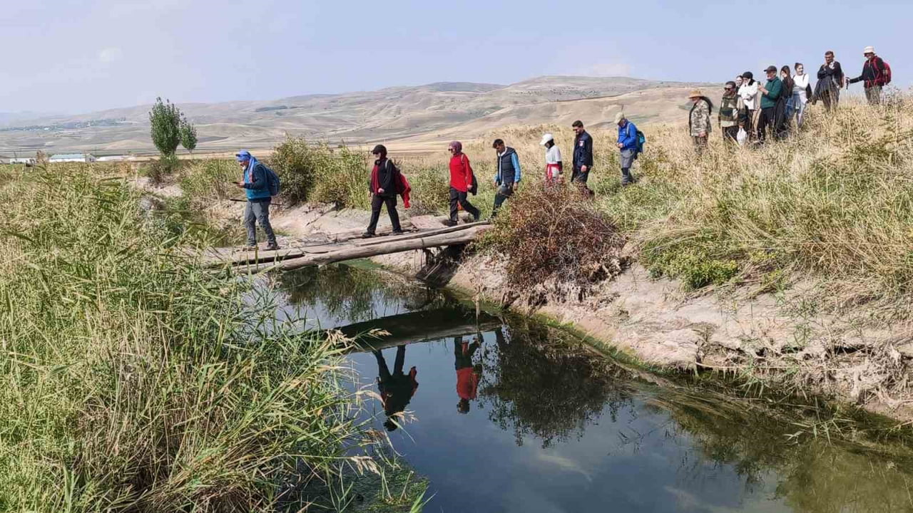 MUŞ'TA FARKLI MESLEK GRUPLARINDAN YAKLAŞIK 20 KİŞİNİN KATILIMIYLA, KENTİN TARİHİ VE DOĞAL...