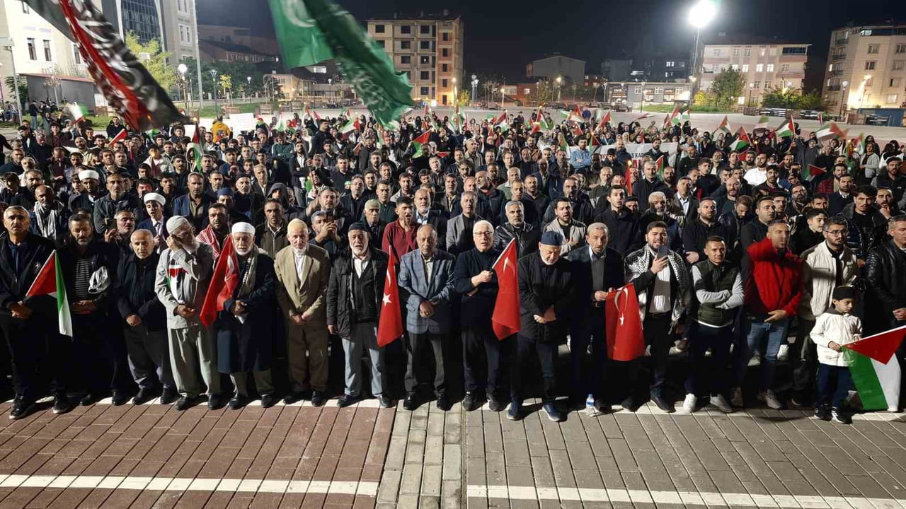 MUŞ’TA DÜZENLENEN YÜRÜYÜŞTE BİNLERCE KİŞİ, İSRAİL’İN GAZZE’YE YÖNELİK SALDIRILARINI PROTESTO...