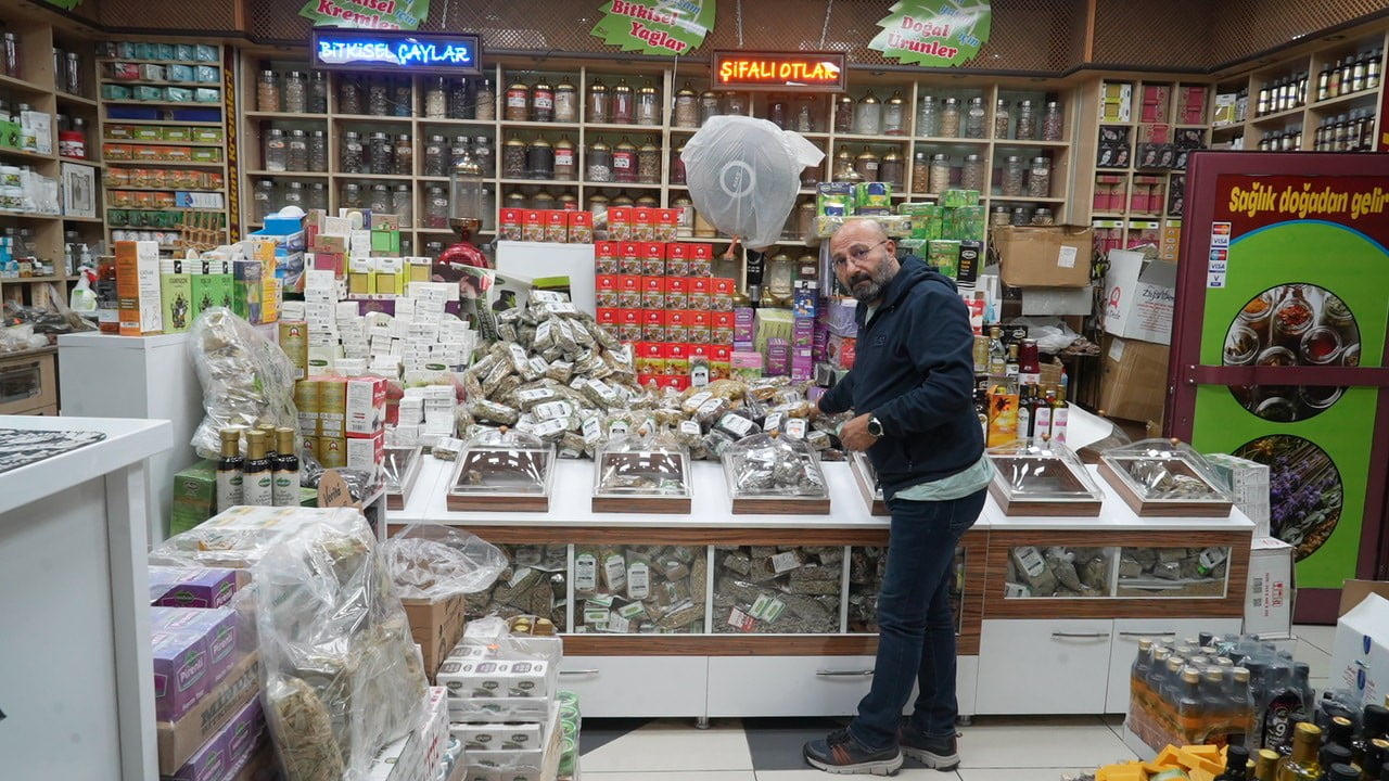 MUŞ’TA HAVALARIN SOĞUMASIYLA BİRLİKTE VATANDAŞLARIN BİTKİSEL ÜRÜNLERE İLGİSİ ARTTI. SOĞUK...