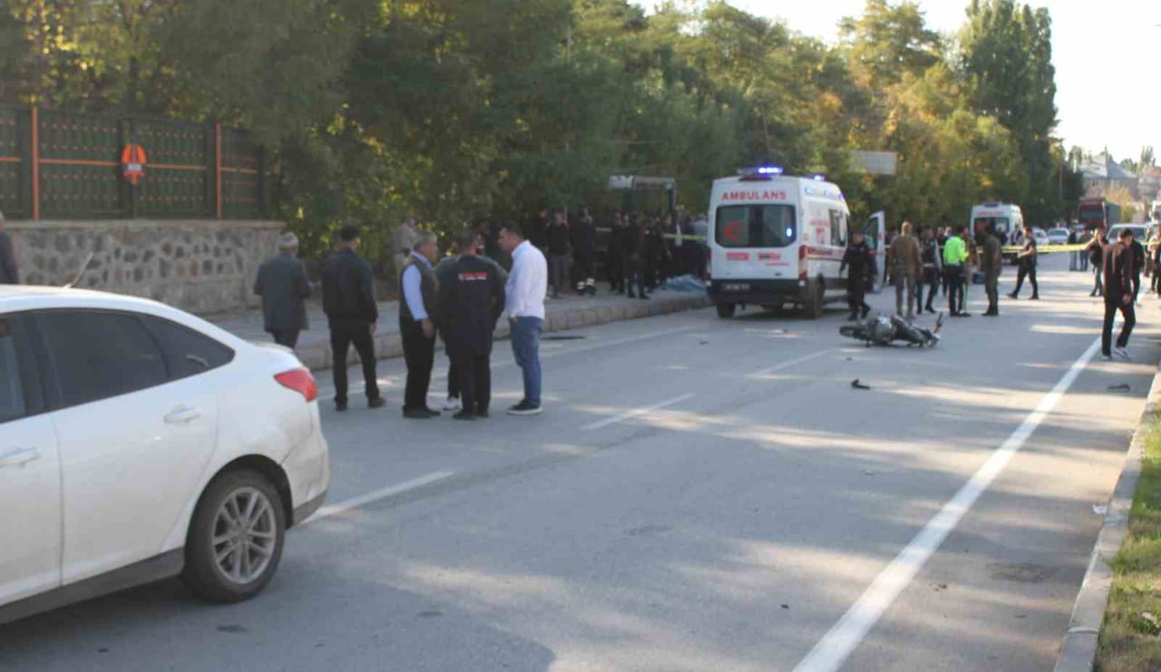 MUŞ’UN MALAZGİRT İLÇESİNDE OTOMOBİL İLE MOTOSİKLETİN ÇARPIŞMASI SONUCU 2 KİŞİ HAYATINI...
