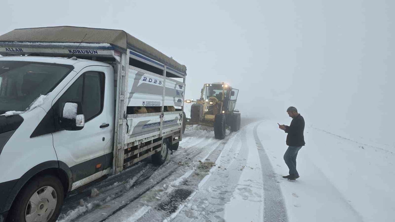 MUŞ’UN YÜKSEK KESİMLERİ MEVSİMİN İLK KAR YAĞIŞIYLA BEYAZA BÜRÜNDÜ.