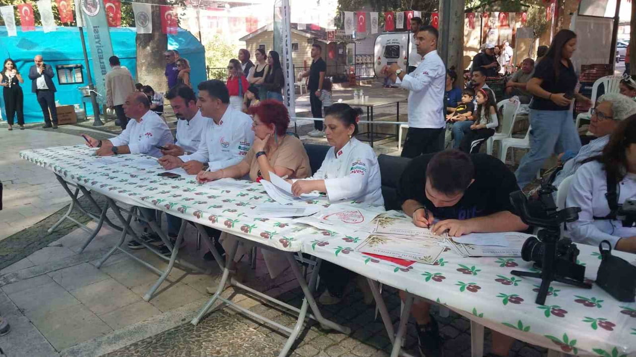 MUT İLÇESİ’NDE 3’CÜ. MUT ZEYTİN VE ZEYTİNYAĞI FESTİVALİ KAPSAMINDA ZEYTİNYAĞLI YEMEK YARIŞMASI...