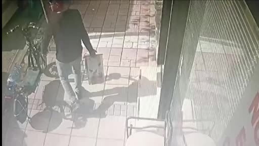 Nefes borusuna şeker kaçan çocuğu eczane kalfası hemlich manevrasıyla kurtardı