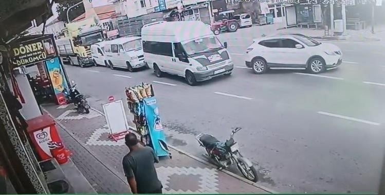 NEVŞEHİR’DE TIR SÜRÜCÜSÜNÜN ÖNÜNDE YAVAŞLAYAN ARAÇLARI GEÇ FARK ETMESİ SONUCU MEYDANA GELEN...