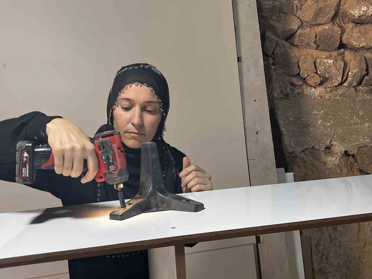 NEVŞEHİR’DE YAŞAYAN EMEL PEKŞEN, 10 YILDIR MOBİLYA SEKTÖRÜNDE ÇALIŞAN EŞİ FATİH PEKŞEN’E DESTEK...