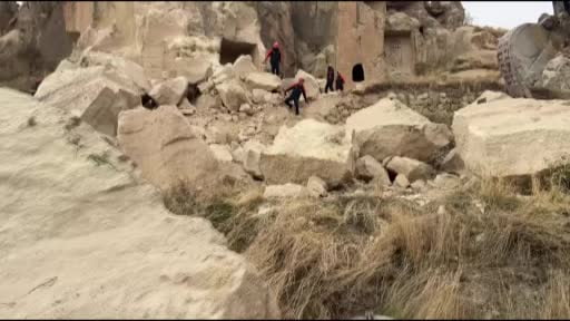 Nevşehir Göreme'de peribacasının yıkıldı