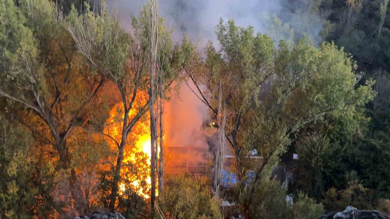 NEVŞEHİR’İN NAR BELDESİNDE BİR BAĞ EVİNDE ÇIKAN YANGINA MÜDAHALE SIRASINDA KÜÇÜK PİKNİK TÜPÜ BOMBA...