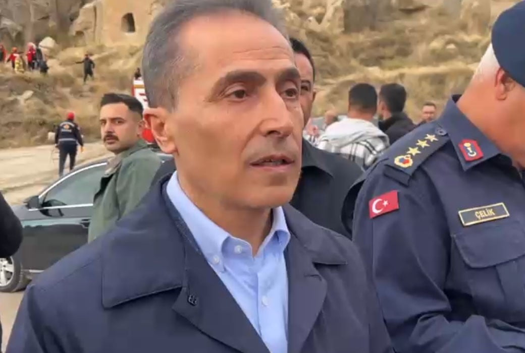 NEVŞEHİR VALİSİ HÜSEYİN KÖK, GÖREME'DE PERİBACASININ ÇÖKTÜĞÜ OLAYDA 2 KİŞİNİN HAYATINI...