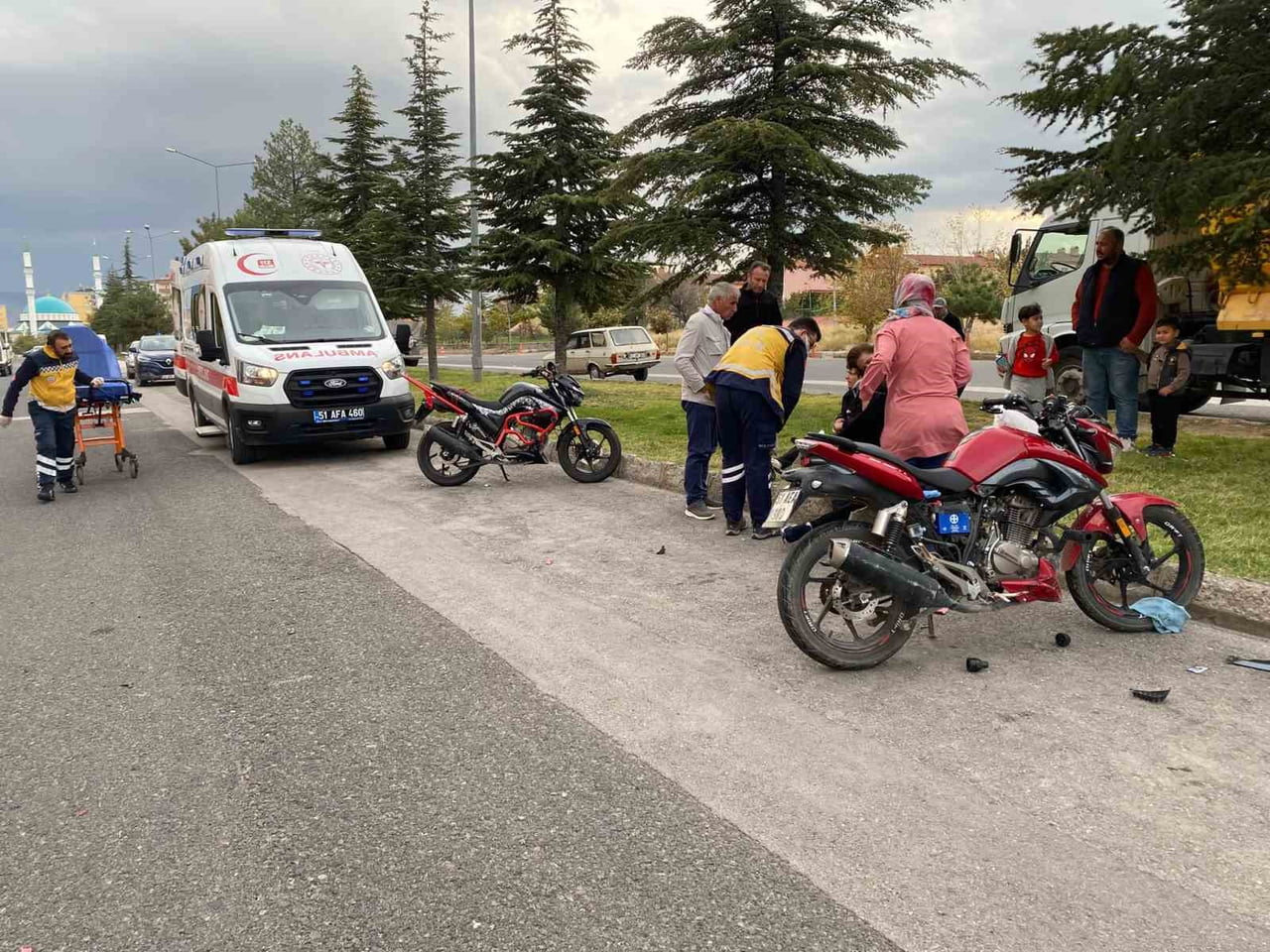 NİĞDE’DE İKİ MOTOSİKLET KAFA KAFAYA ÇARPIŞTI 2 KİŞİ YARALANDI