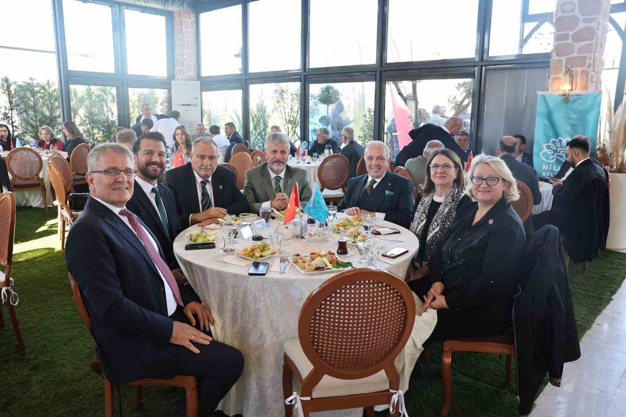 NİLÜFER BELEDİYE BAŞKANI ŞADİ ÖZDEMİR, 19 EKİM MUHTARLAR GÜNÜ DOLAYISIYLA İLÇEDEKİ MAHALLE...