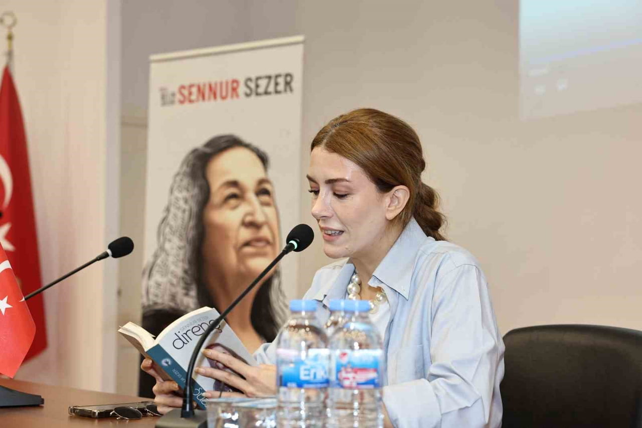 NİLÜFER BELEDİYESİ'NİN "2026 YILIN YAZARI SENNUR SEZER" ETKİNLİKLERİ KAPSAMINDA OYUNCU ELİT ANDIÇ...