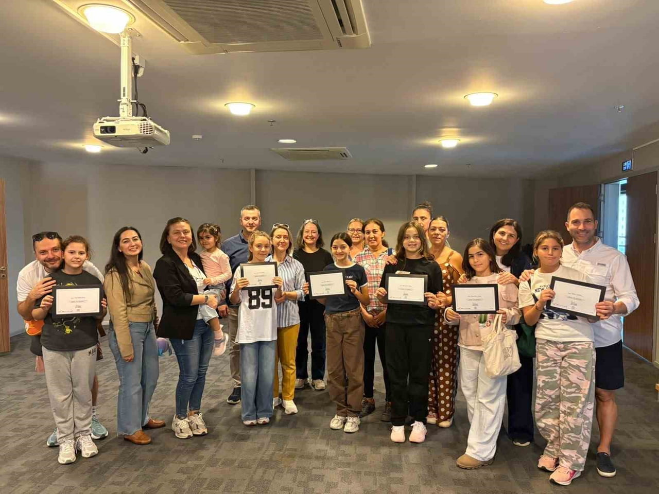 NİLÜFER BELEDİYESİ, DÜZENLEDİĞİ ÖZ SAVUNMA ATÖLYESİ İLE KIZ ÇOCUKLARININ KENDİ SINIRLARINI...