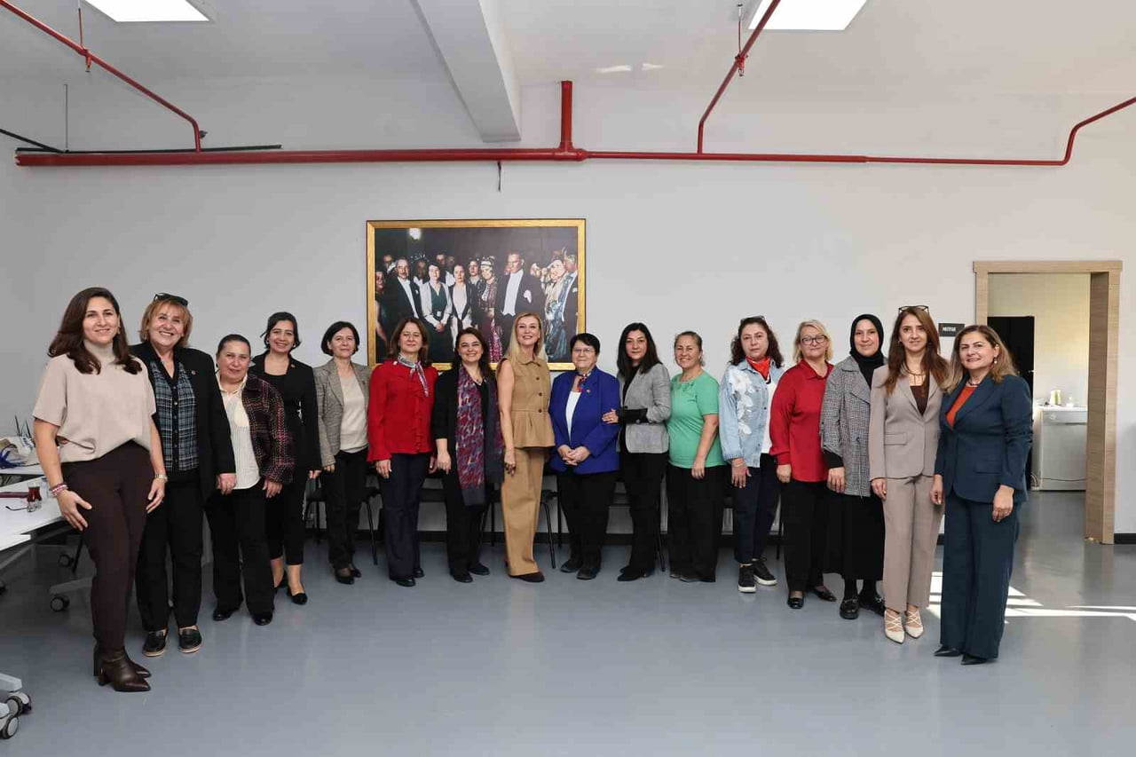 NİLÜFER’DE 26 EKİM KADIN MUHTARLAR GÜNÜ DOLAYISIYLA DÜZENLENEN ETKİNLİKTE KADIN MUHTARLAR BİR...