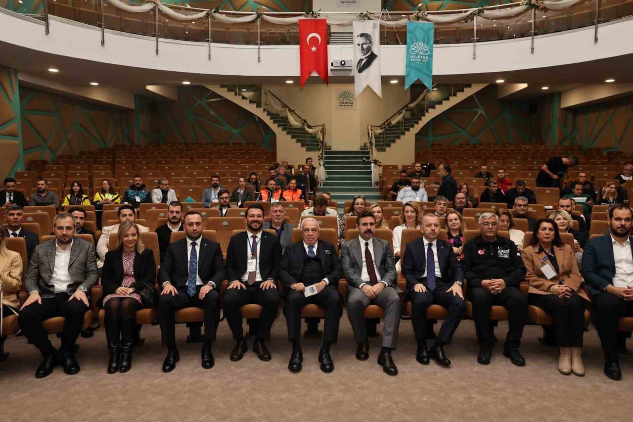 NİLÜFER’DE GERÇEKLEŞEN İRAP ÇALIŞTAYI’NDA AKADEMİSYENLER, YEREL YÖNETİMLER VE KAMU KURUMLARI BİR...