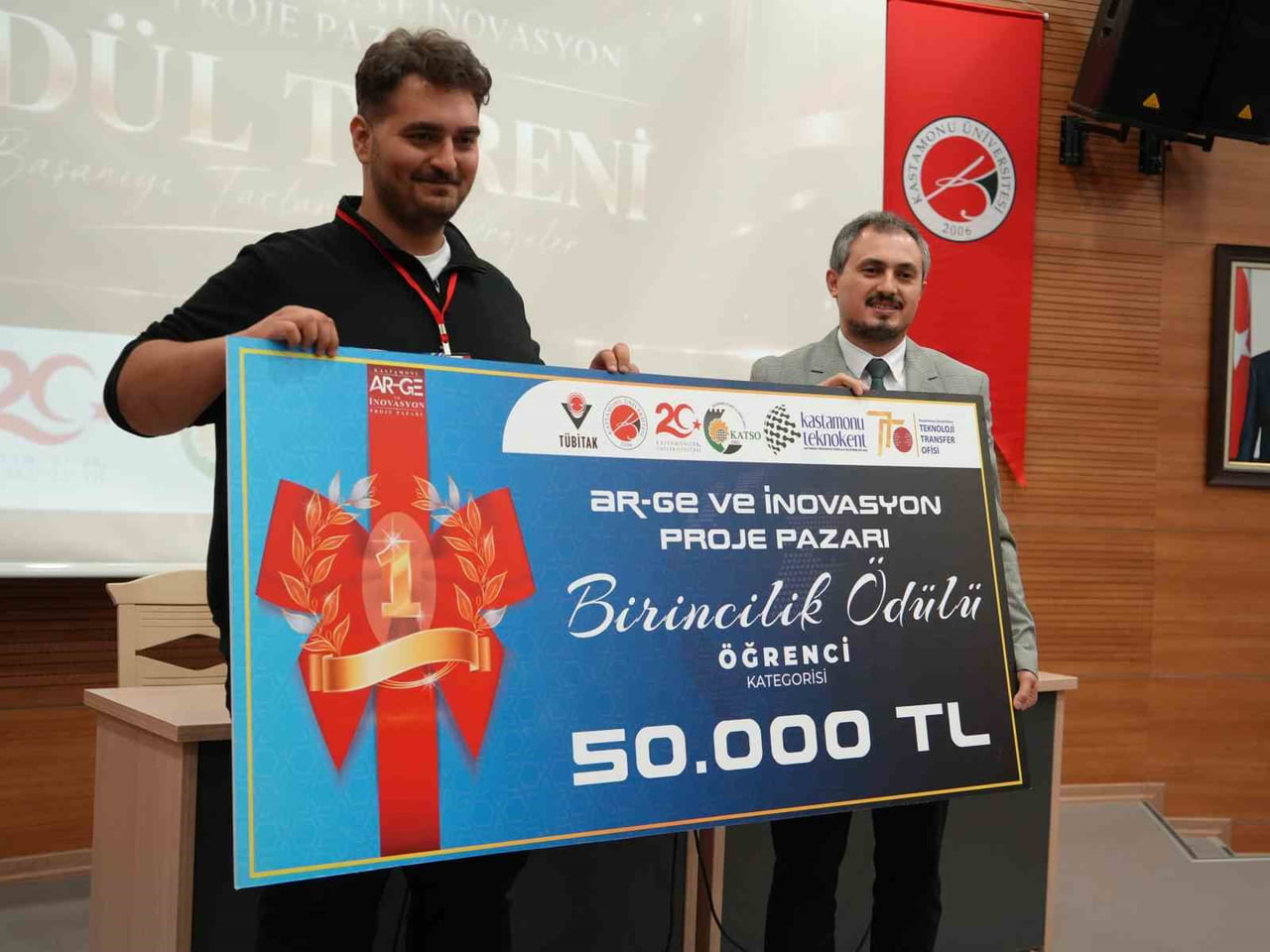 ÖĞRENCİ KATEGORİSİNDE BİRİNCİLİK ÖDÜLÜNÜ MERT YASİN YILMAZ’IN “FISILTI ÇOKLU OMİK VERİLİ YAPAY...