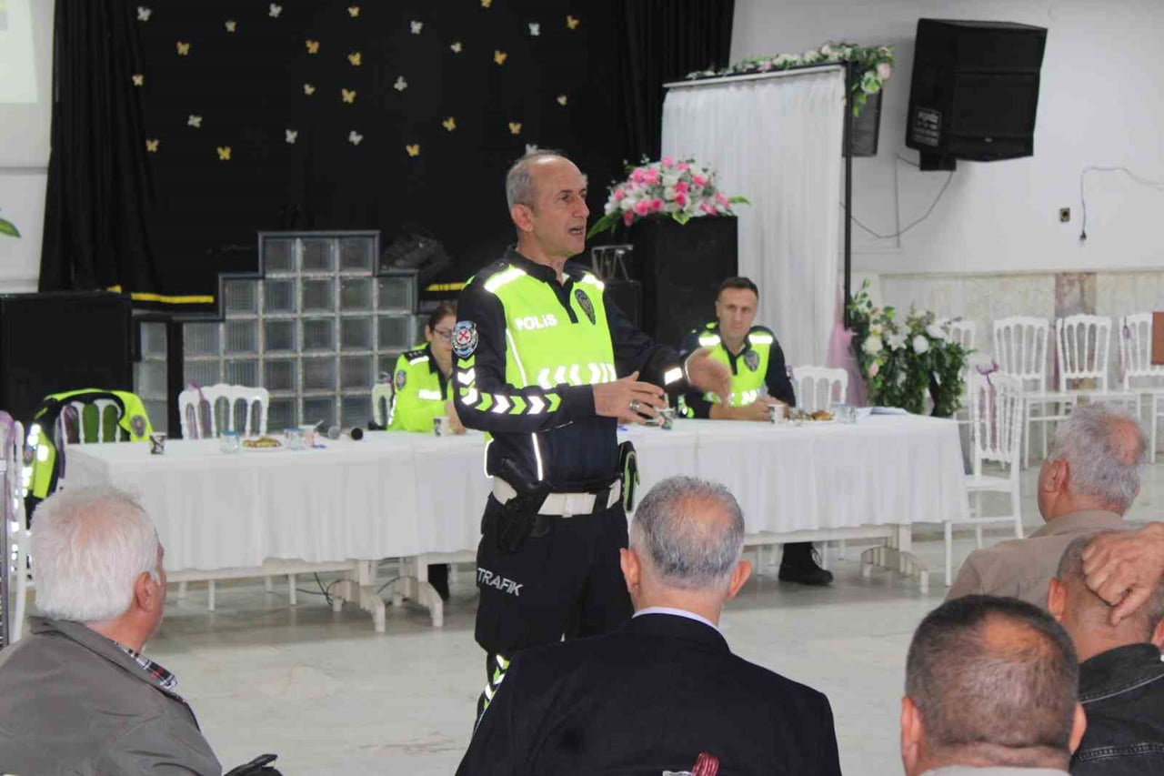 OKULLARIN AÇILMASIYLA BİRLİKTE AYDIN TRAFİK DENETLEME ŞUBE MÜDÜRLÜĞÜ VE AYDIN ŞOFÖRLER ODASI...