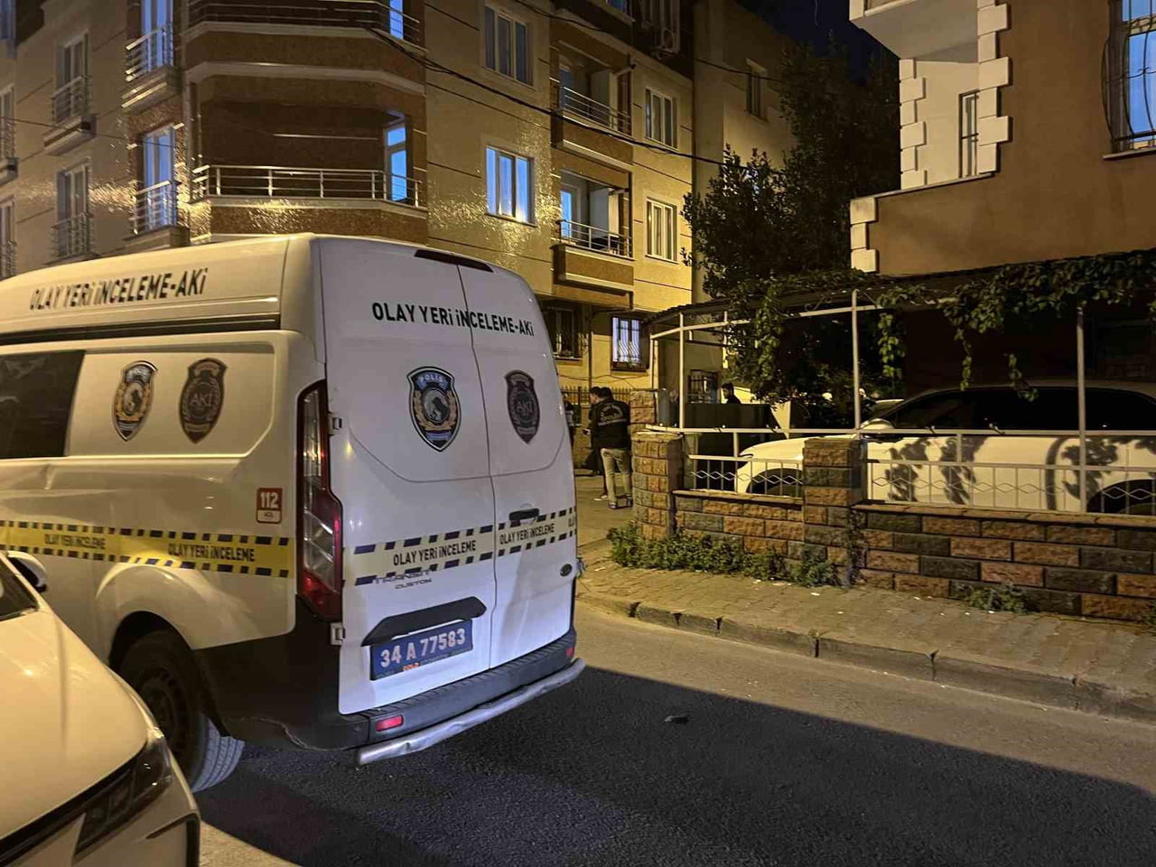 OLAY, AKŞAM SAATLERİNDE KÜÇÜKÇEKMECE KANARYA MAHALLESİ KATAR KUŞU SOKAK ÜZERİNDE MEYDANA...
