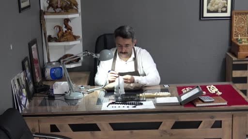 Oltu Taşı'ndan fil dişine ve ahşaba: Ramiz Usta'nın tesbihte  sabır yolculuğu