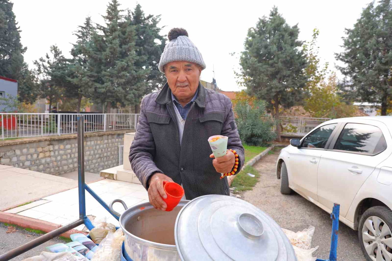 ONİKİŞUBAT İLÇESİNDE YAŞAYAN OSMAN BEYİTLER, HER SABAH ERKENDEN HAZIRLADIĞI NOHUTLARI DÖRT...