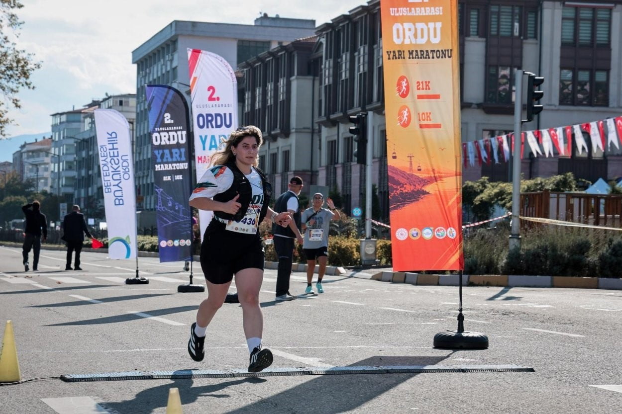 ORDU'DA DÜZENLENEN ULUSLARARASI 2. ORDU YARI MARATONU'NDA 8 ÜLKEDEN 707 SPORCU MÜCADELE ETTİ.