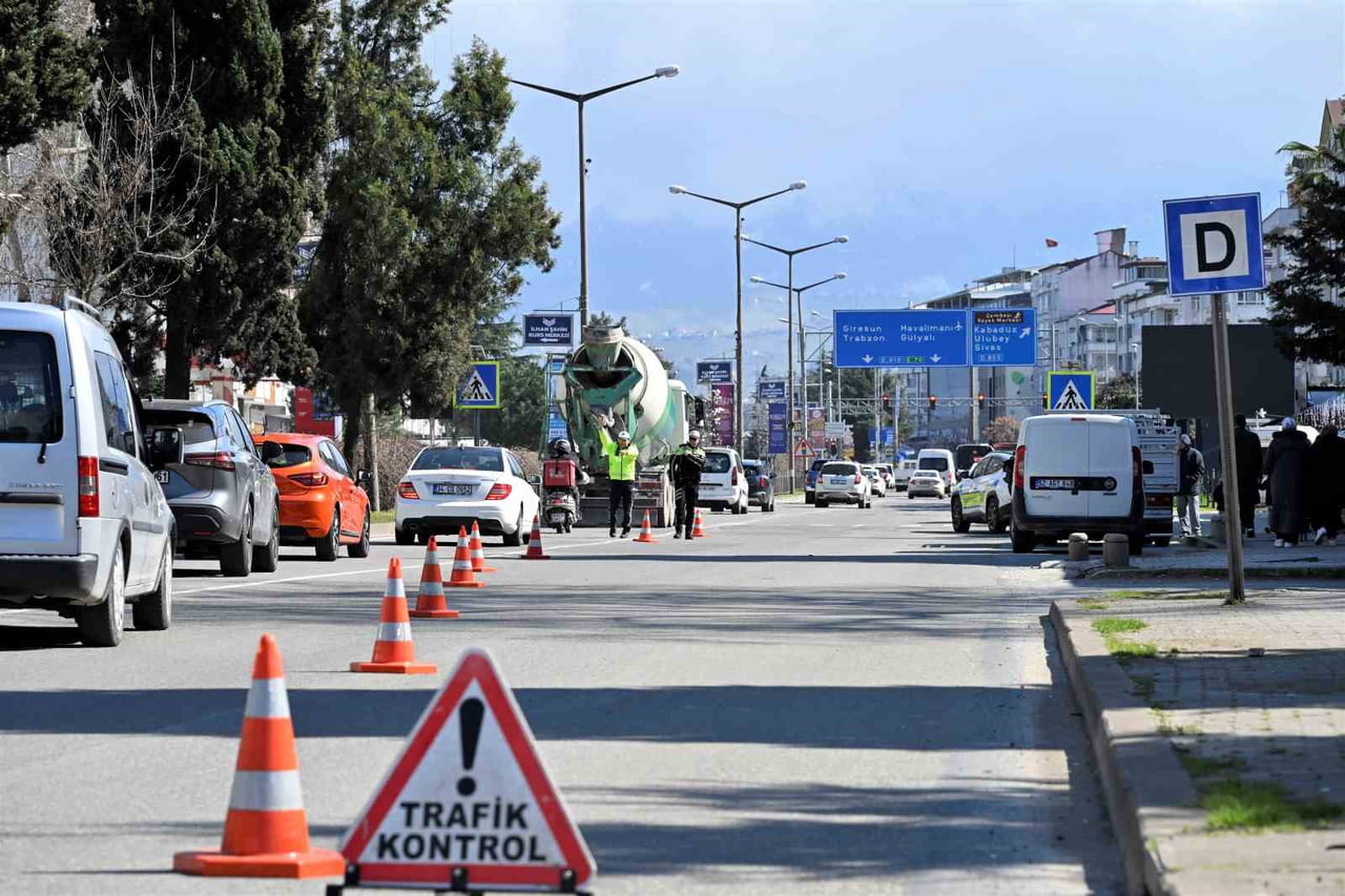 ORDU’DA TRAFİK EKİPLERİNCE SON BİR HAFTADA YAPILAN DENETİMLERDE 18 BİN ARAÇ VE SÜRÜCÜSÜ KONTROL...