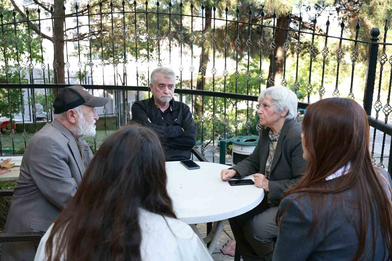 OSMANGAZİ KENT KONSEYİ BAŞKANI SEVİM SAKALLI VE YÖNETİM KURULU ÜYELERİ, 1 EKİM DÜNYA YAŞLILAR GÜNÜ...