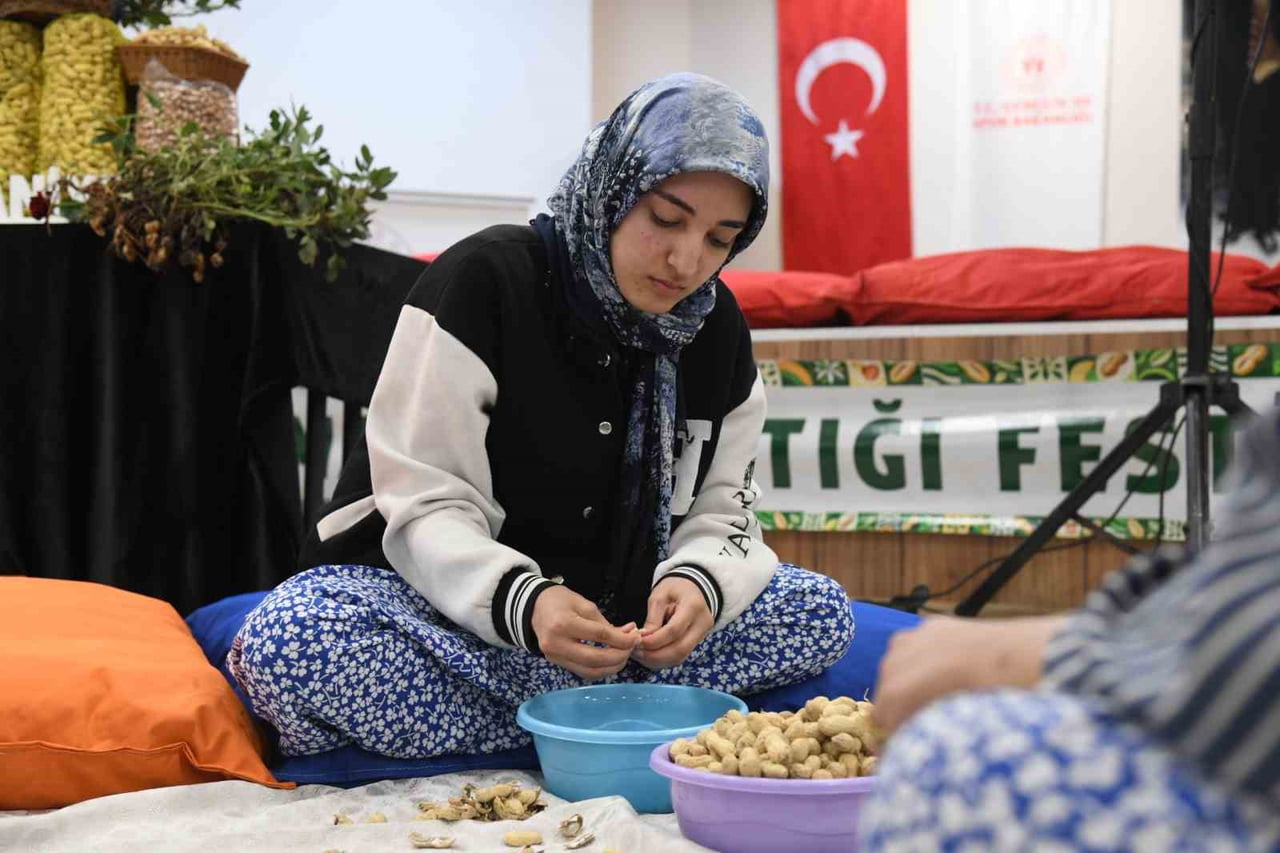 OSMANİYE’DE BU YIL 3’ÜNCÜSÜ DÜZENLENECEK OSMANİYE FISTIĞI FESTİVALİ KAPSAMINDA KYK KIZ ÖĞRENCİ...