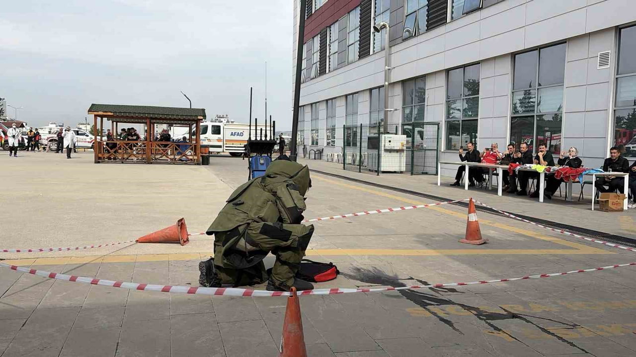 OSMANİYE’DE HASTANEDE PATLAMA, KİMYASAL SIZINTI VE YANGIN TATBİKATI