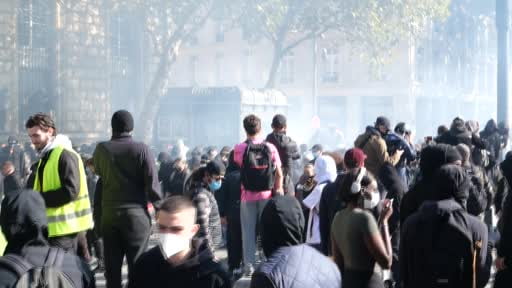 - Paris sokakları savaş alanına döndü