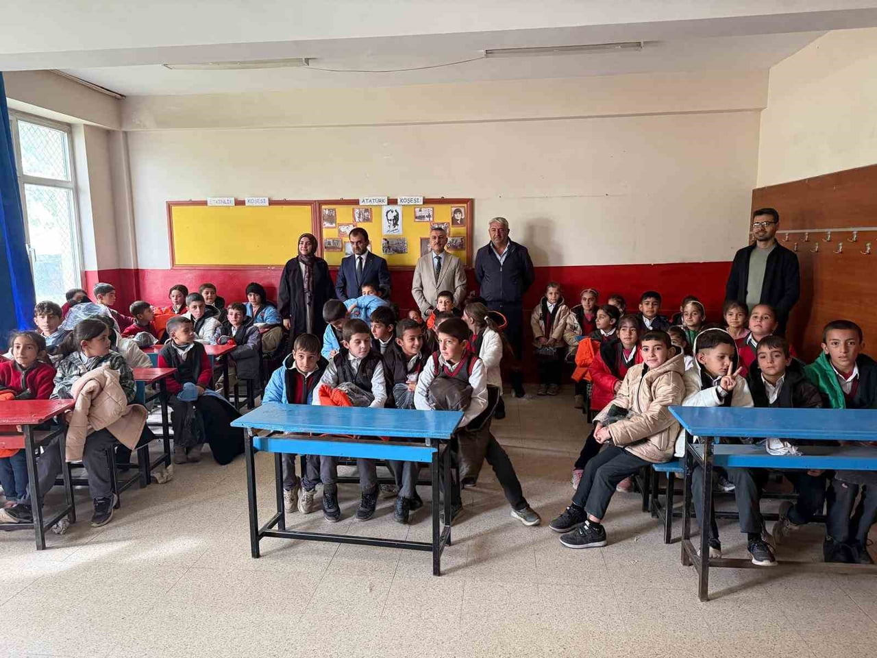 PATNOS’TA 100 ÖĞRENCİYE MONT VE BOT DESTEĞİ SAĞLANDI. PATNOS ŞOFÖRLER VE OTOMOBİLCİLER CEMİYETİ...