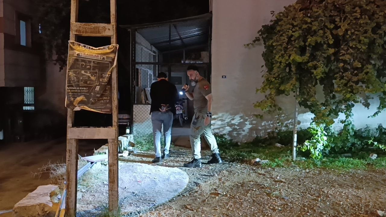 POLİS EKİPLERİ SALDIRGANI YAKALAMAK İÇİN ÇALIŞMA BAŞLATTI.