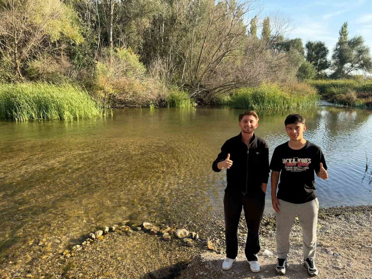 PROFESYONEL LİGE GEÇİŞ LİGİNDE MÜCADELE EDEN ÇAL BELEDİYESPOR’UN BAŞARISI İÇİN SAHAYA ÇIKAN EMRE...