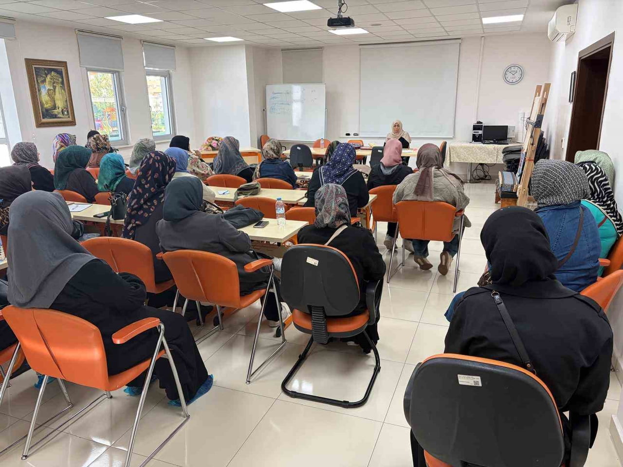 PURSAKLAR'DA KADINLARA YÖNELİK SOSYAL, KÜLTÜREL VE EĞİTİM FAALİYETLERİNİN ADRESLERİNDEN OLAN...