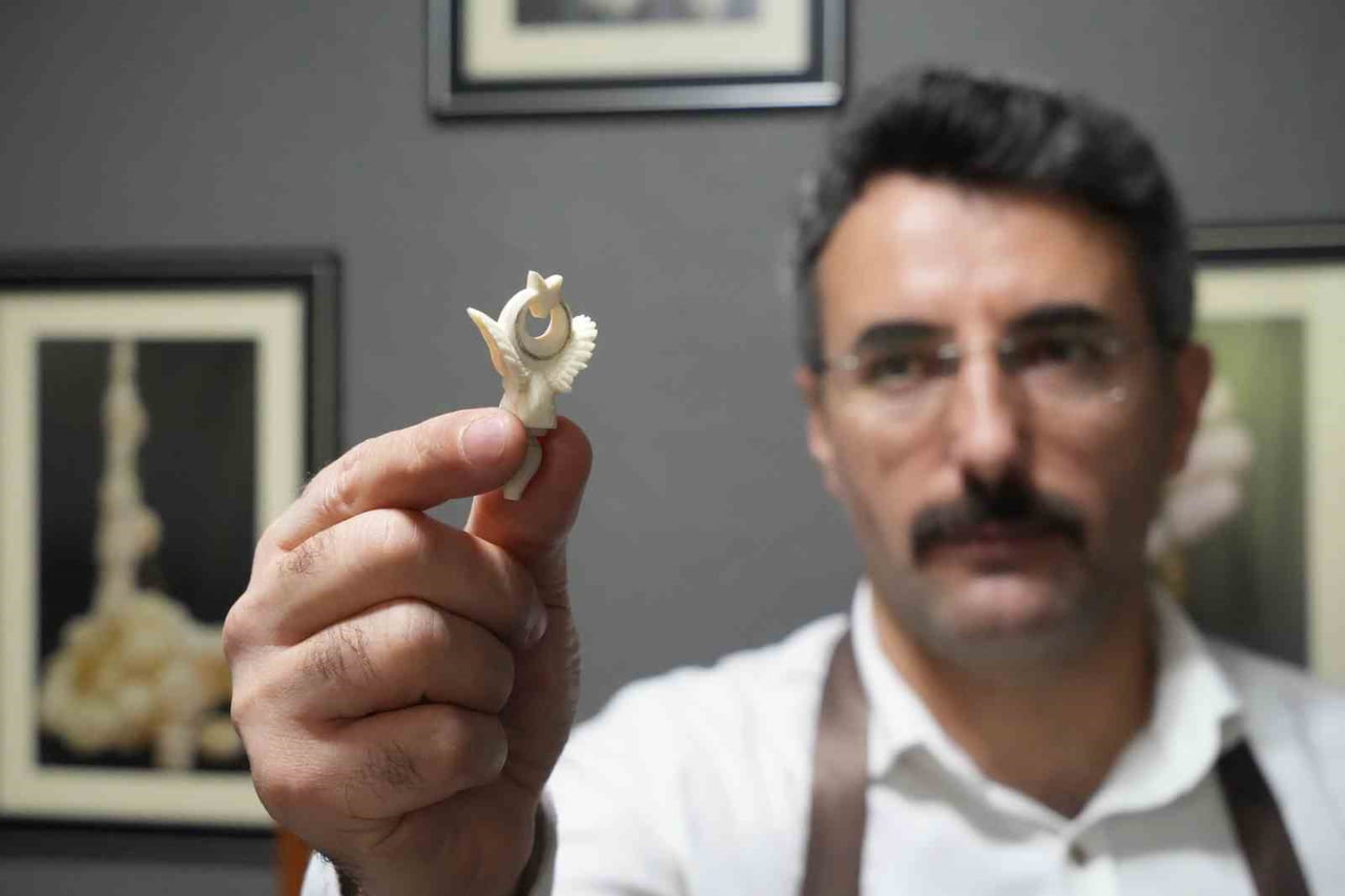 RAMİZ BULUT, FİL VE MAMUT DİŞİ, OLTU TAŞI VE AHŞABI İŞLEYEREK TESPİHLERE FARKLI BİR ANLAM...