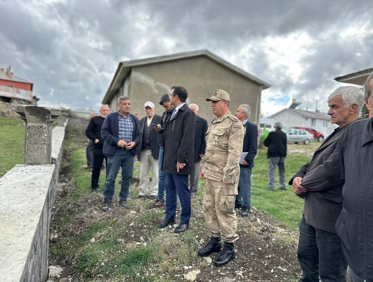 REFAHİYE KAYMAKAMI MEHMET FURKAN TAŞKIRAN, MERKEZ KALKANCI KÖYÜNÜ ZİYARET EDEREK KÖY SAKİNLERİYLE...