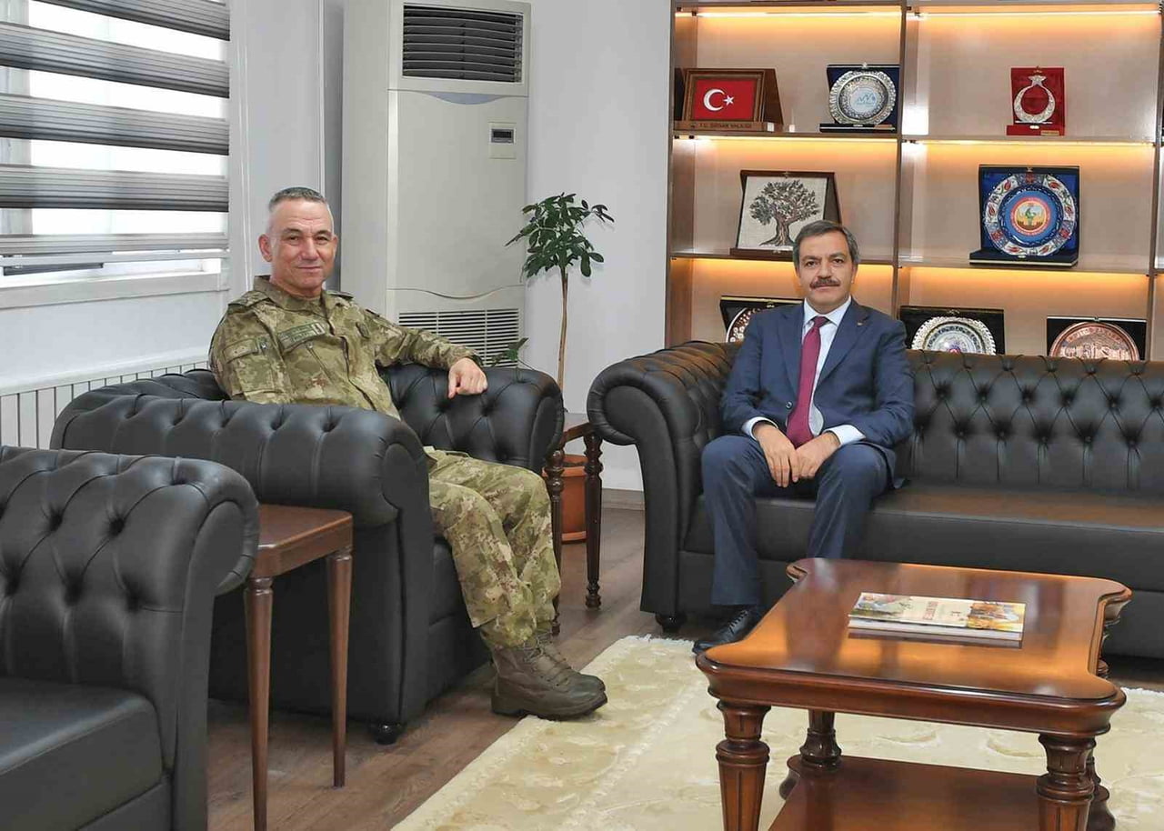 REKTÖR BENTLİ’DEN 2. ORDU KOMUTANI YARALI’YA TEBRİK ZİYARETİ