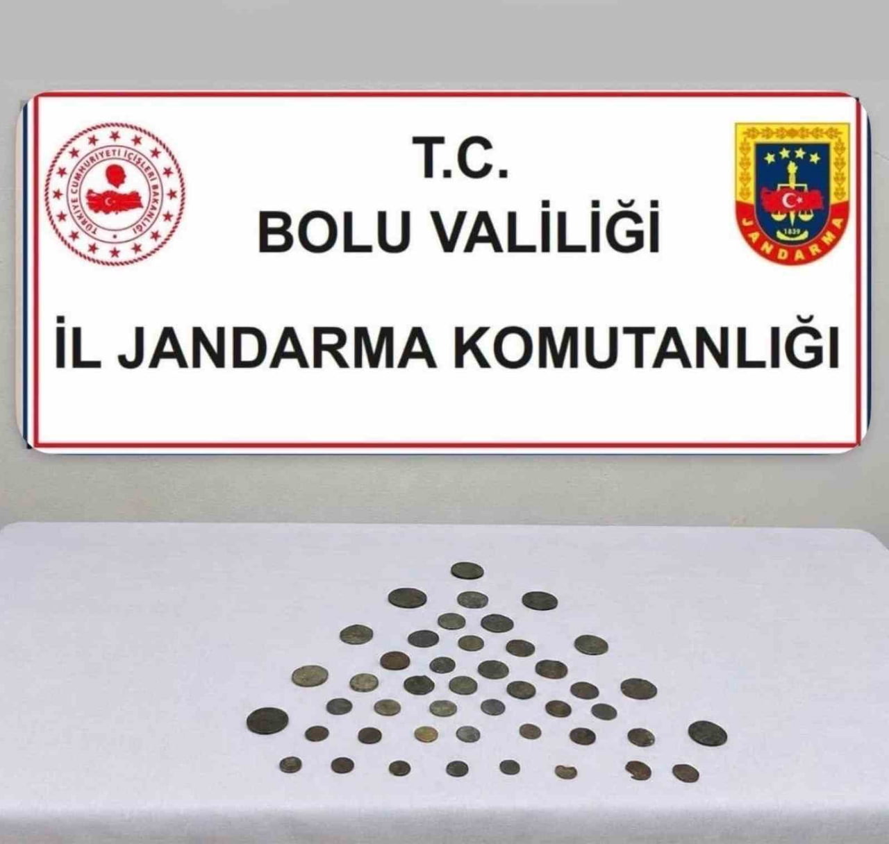 ROMA VE BİZANS DÖNEMİNE AİT 45 ADET BRONZ SİKKE ELE GEÇİRİLDİ.