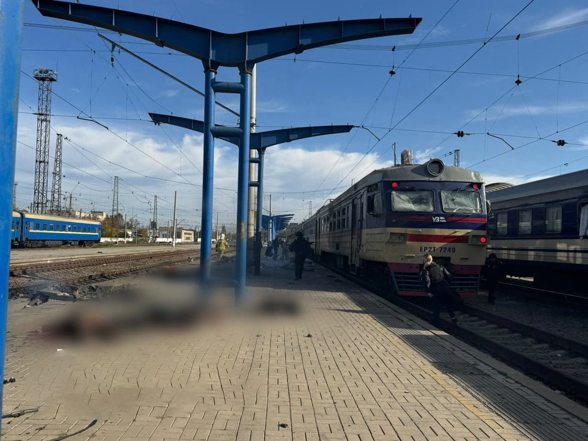 RUSYA ORDUSUNUN UKRAYNA'NIN DNİPRO KENTİNDEKİ ANA TREN İSTASYONUNA GERÇEKLEŞTİRDİĞİ SALDIRI SONUCU...
