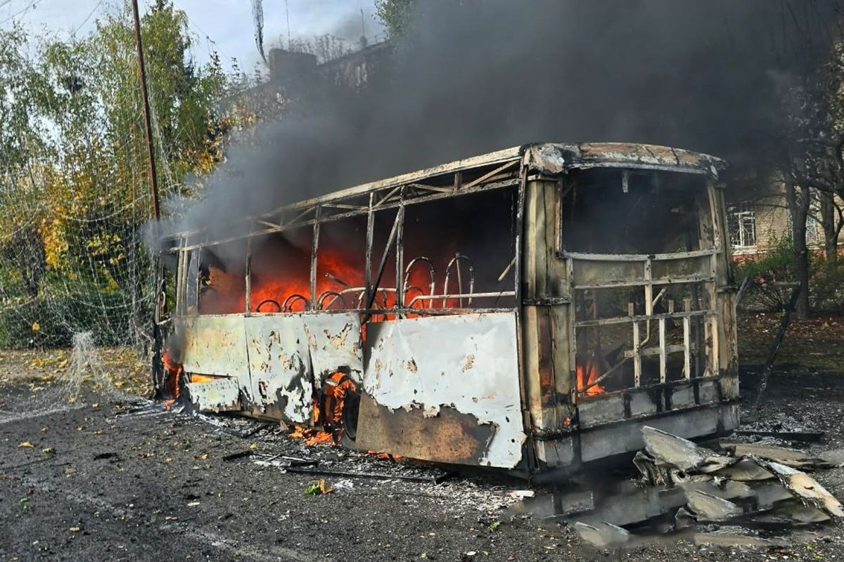 RUSYA, UKRAYNA'NIN KRAMATORSK KENTİNDE OTOBÜS DURAĞINI VURMASI SONUCU 12 KİŞİ HAYATINI KAYBETTİ...
