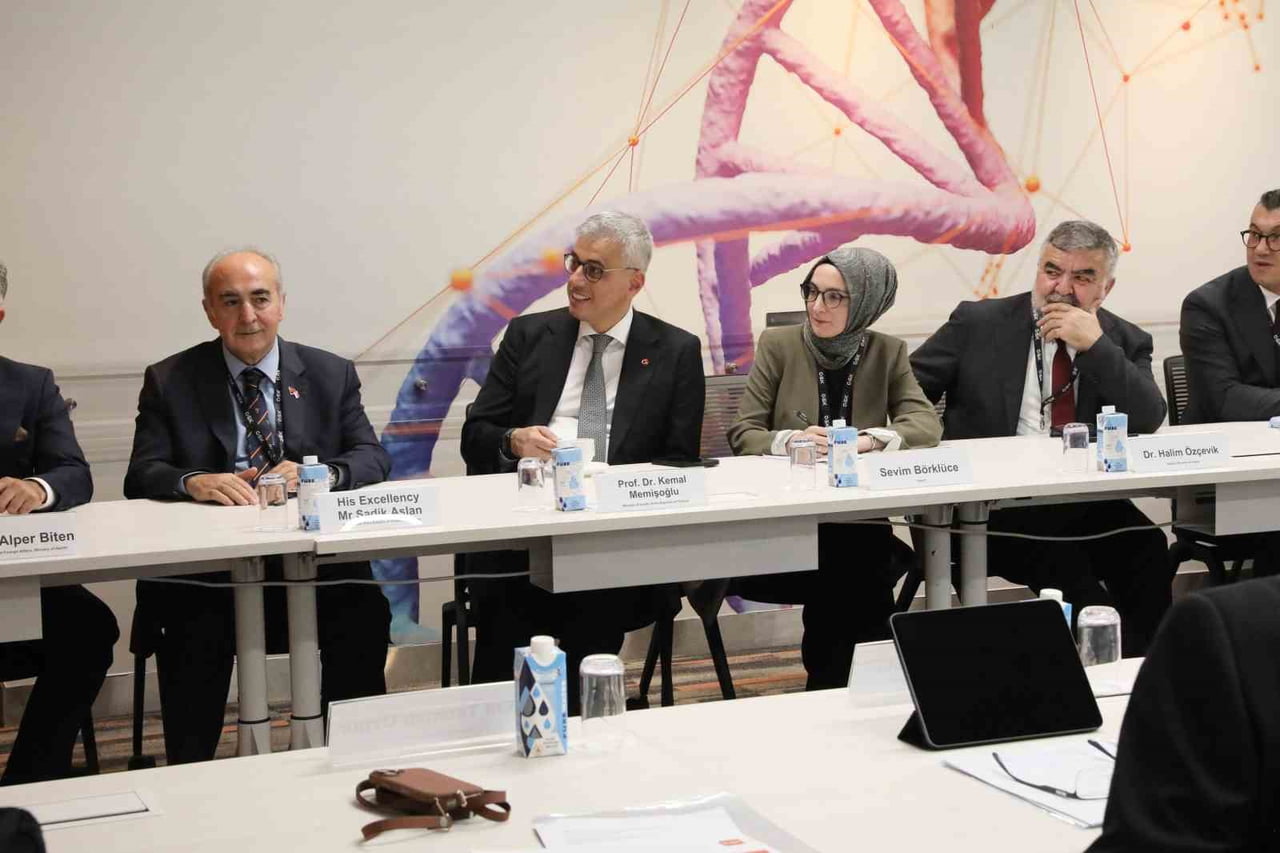 SAĞLIK BAKANI PROF. DR. KEMAL MEMİŞOĞLU, SİNGAPUR'DA GLAXOSMİTHKLİNE'IN (GSK) İLAÇ VE AŞI ÜRETİM...