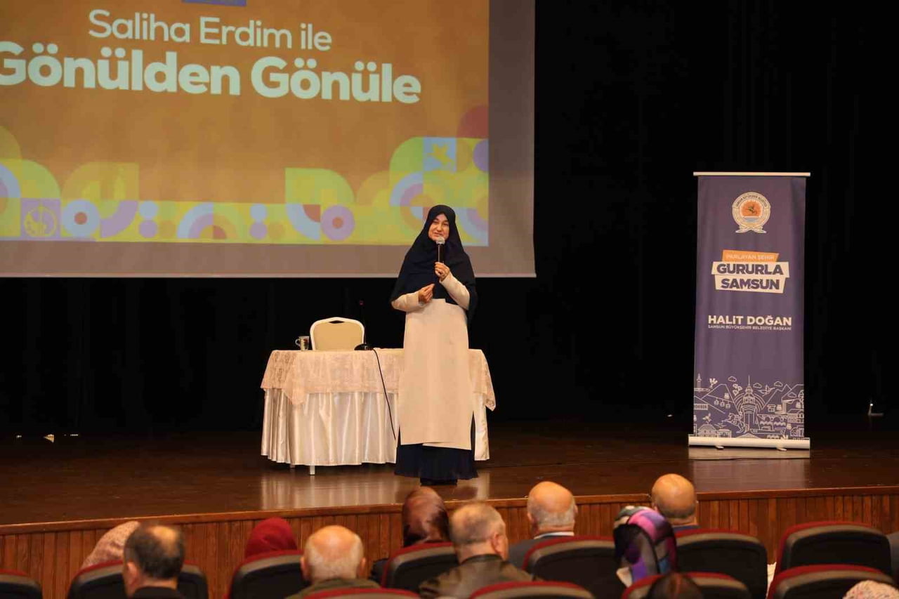 SAMSUN'UN VEZİRKÖPRÜ İLÇESİNDE YAZAR VE AİLE DANIŞMANI SALİHA ERDİM,  "GÖNÜLDEN GÖNÜLE" ADLI...