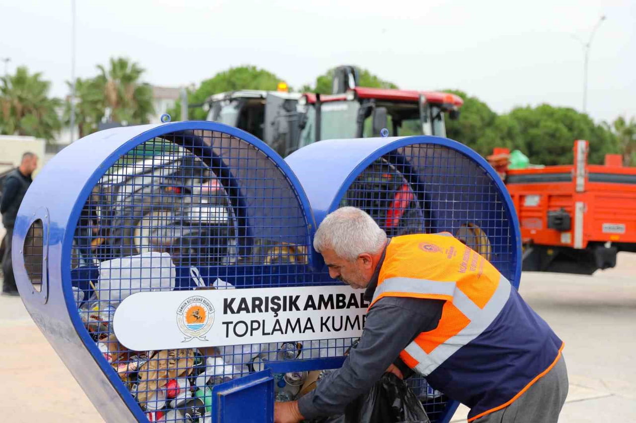 SAMSUN BÜYÜKŞEHİR BELEDİYESİ (SBB) TARAFINDAN ADNAN MENDERES BULVARI’NDA YÜRÜTÜLEN ‘SIFIR ATIK...
