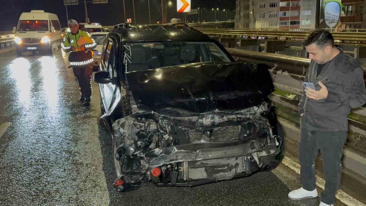 SAMSUN’DA DÜĞÜNE GİDEN ARACIN BARİYERE ÇARPMASI SONUCU BİR KİŞİ YARALANDI.