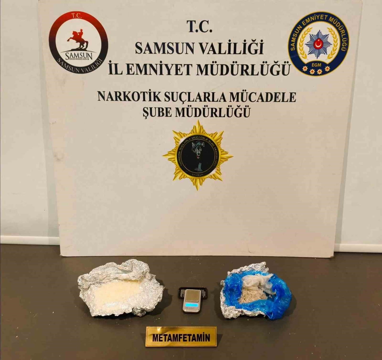 SAMSUN’DA POLİS EKİPLERİNCE DÜZENLENEN ÜÇ AYRI NARKOTİK ÇALIŞMASINDA METAMFETAMİN, ESRAR, HASSAS...