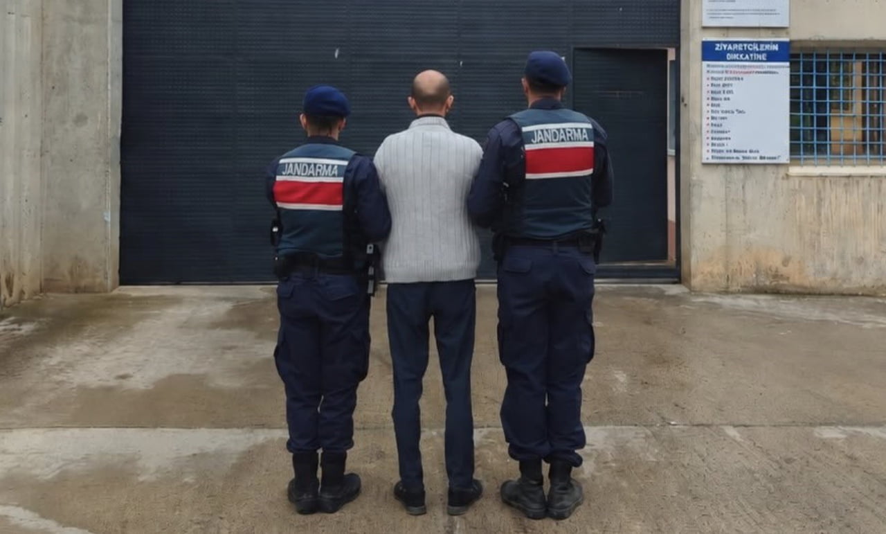 SAMSUN’UN BAFRA İLÇESİNDE, UYUŞTURUCU TİCARETİ SUÇUNDAN 15 YIL HAPİS CEZASIYLA ARANAN VE İKİ AYDIR...