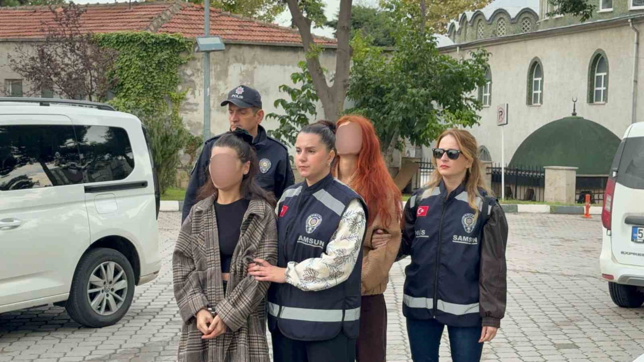 SAMSUN’UN İLKADIM İLÇESİNDE EŞİNİN İLİŞKİSİ OLDUĞUNU İDDİA ETTİĞİ KADINI İKİ KIZ KARDEŞİYLE...